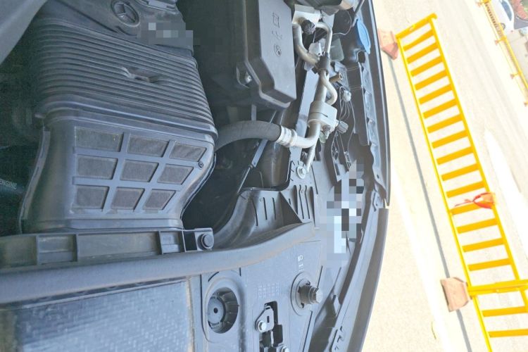 Used Mercedes-Benz GLE 2023 GLE 450 4MATIC Luxury Model Engine Bay Left