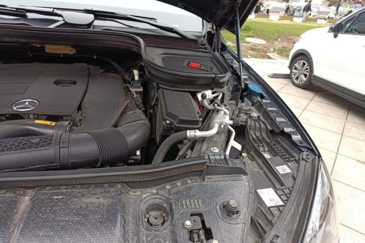 Used Mercedes-Benz GLE 2023 GLE 350 4MATIC Stylish Model Engine Bay Left