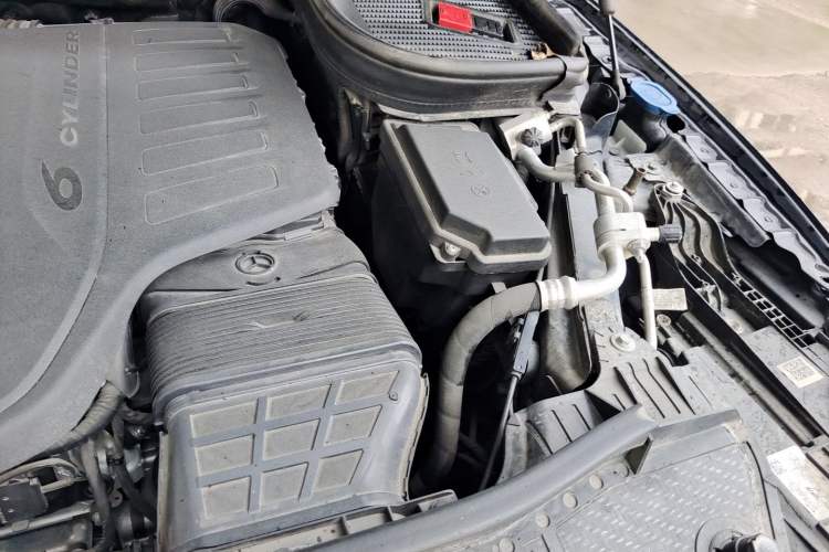 Used Mercedes-Benz GLE 2023 GLE 450 4MATIC Stylish Model Engine Bay Left