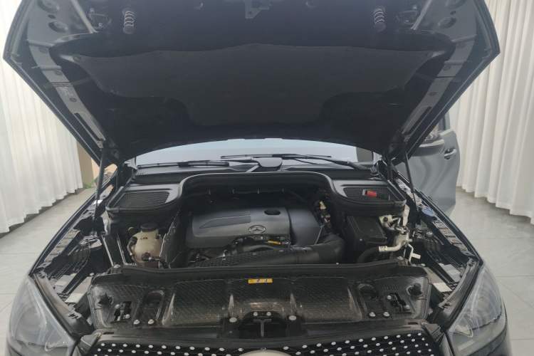 Used Mercedes-Benz GLE 2023 GLE 350 4MATIC Stylish Model Engine Bay