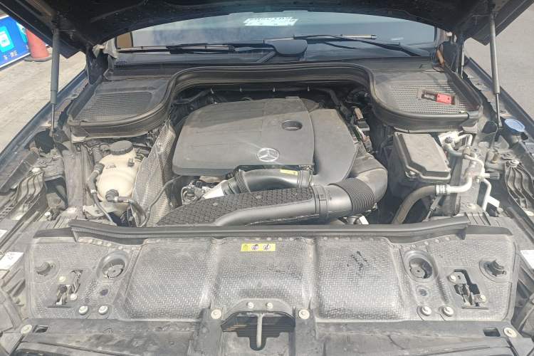 Used Mercedes-Benz GLE 2023 GLE 350 4MATIC Stylish Model Engine Bay