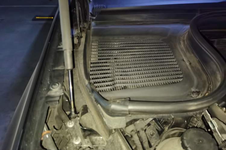 Used Mercedes-Benz GLE 2023 GLE 450 4MATIC Stylish Model Engine Bay Right