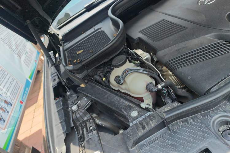Used Mercedes-Benz GLE 2023 GLE 450 4MATIC Stylish Model Engine Bay Right