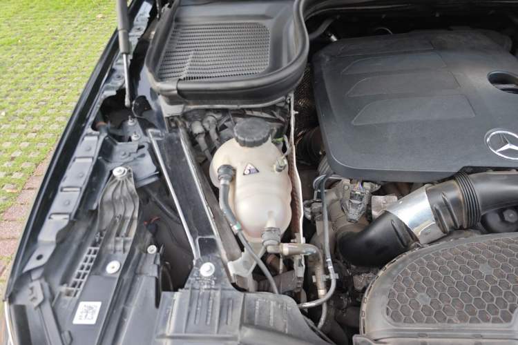 Used Mercedes-Benz GLE 2023 GLE 350 4MATIC Stylish Model Engine Bay Right
