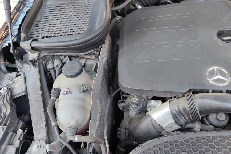 Used Mercedes-Benz GLE 2023 GLE 350 4MATIC Stylish Model Engine Bay Right