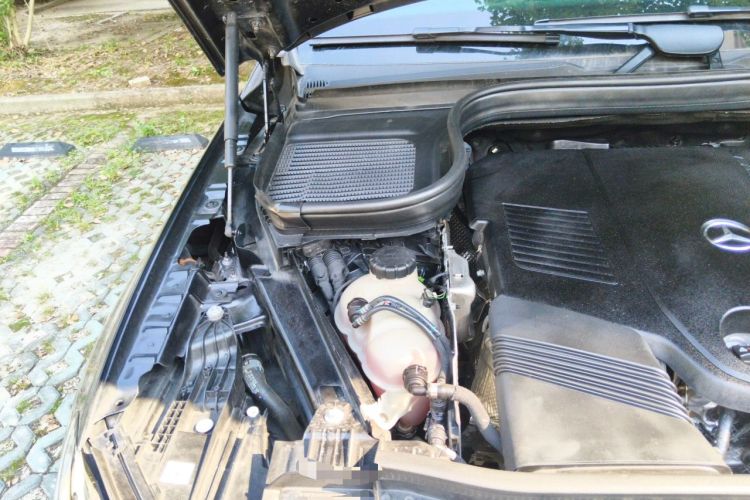 Used Mercedes-Benz GLE 2023 GLE 450 4MATIC Stylish Model Engine Bay Right