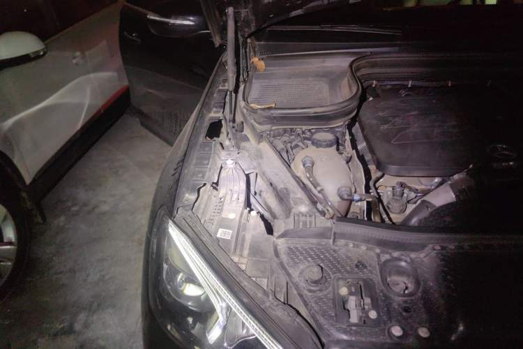 Used Mercedes-Benz GLE 2023 GLE 350 4MATIC Stylish Model Engine Bay Right