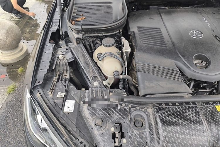 Used Mercedes-Benz GLE 2023 GLE 450 4MATIC Stylish Model Engine Bay Right