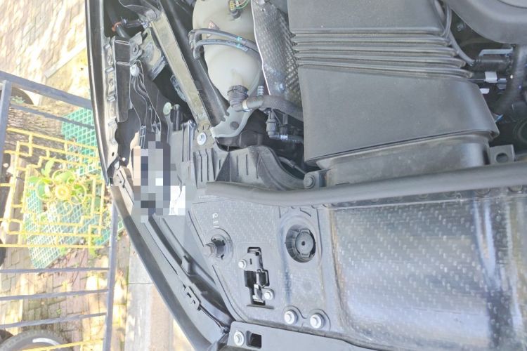 Used Mercedes-Benz GLE 2023 GLE 450 4MATIC Luxury Model Engine Bay Right