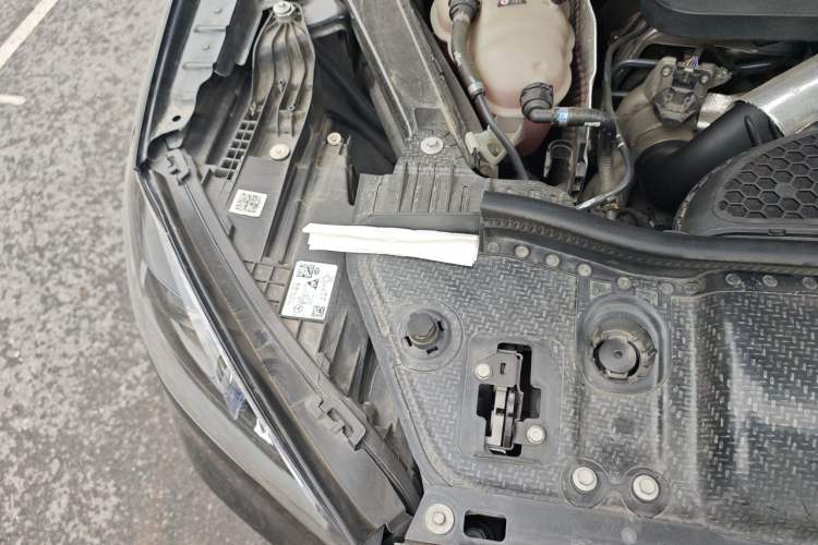 Used Mercedes-Benz GLE 2023 GLE 350 4MATIC Coupe SUV Luxury Model Engine Bay Right