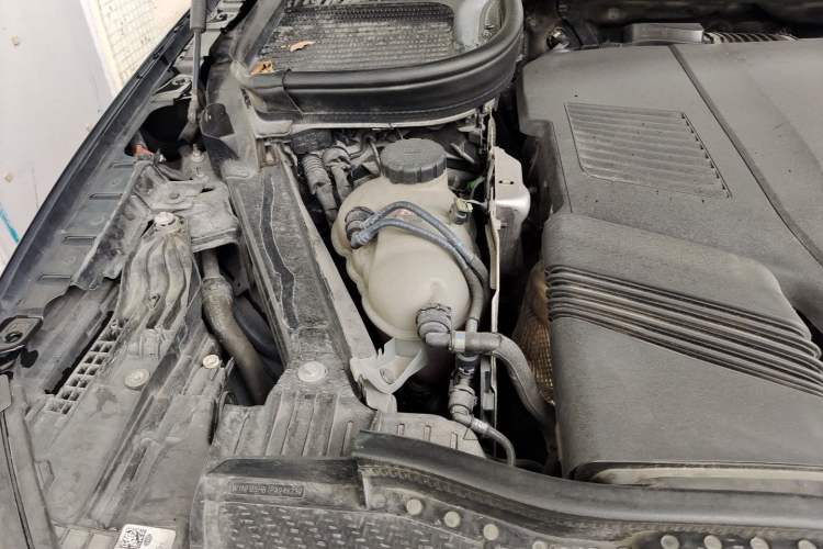 Used Mercedes-Benz GLE 2023 GLE 450 4MATIC Stylish Model Engine Bay Right