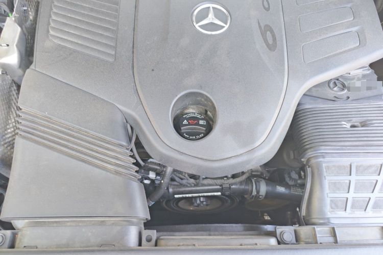 Used Mercedes-Benz GLE 2023 GLE 450 4MATIC Luxury Model Engine Bay