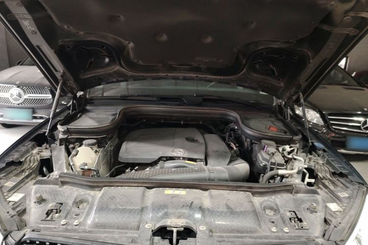 Used Mercedes-Benz GLE 2023 GLE 350 4MATIC Stylish Model Engine Bay