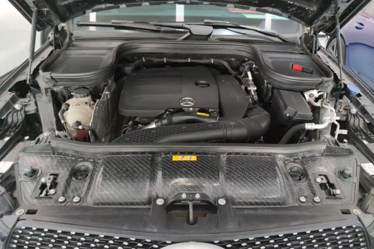 Used Mercedes-Benz GLE 2023 GLE 350 4MATIC Stylish Model Engine Bay