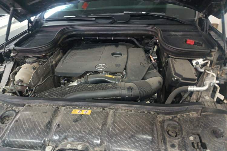 Used Mercedes-Benz GLE 2023 GLE 350 4MATIC Stylish Model Engine Bay