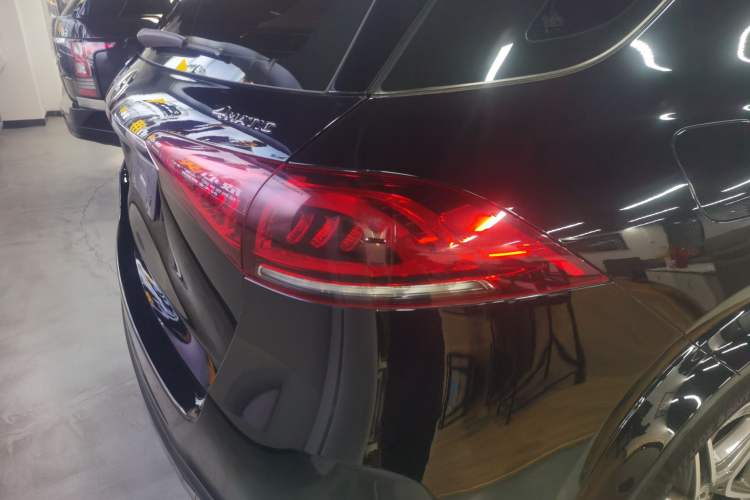 Used Mercedes-Benz GLE 2023 GLE 350 4MATIC Stylish Model Exterior 3