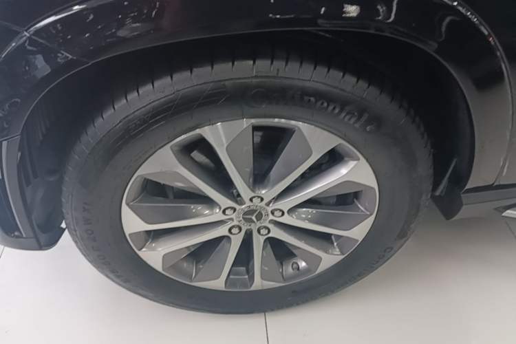 Used Mercedes-Benz GLE 2023 GLE 350 4MATIC Stylish Model Exterior 4