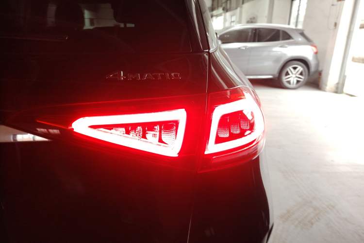 Used Mercedes-Benz GLE 2023 GLE 350 4MATIC Stylish Model Exterior 6