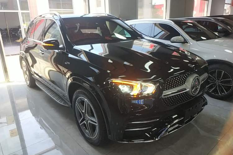 Used Mercedes-Benz GLE 2023 GLE 450 4MATIC Stylish Model Front Right 45 Deg