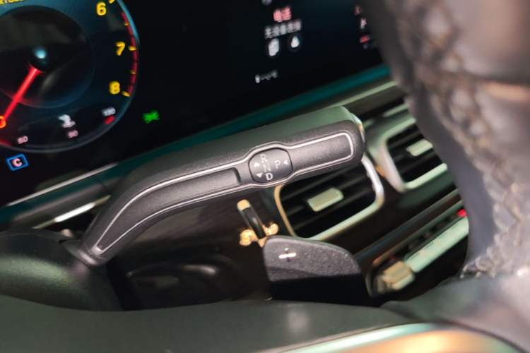 Used Mercedes-Benz GLE 2023 GLE 350 4MATIC Stylish Model Gear Lever