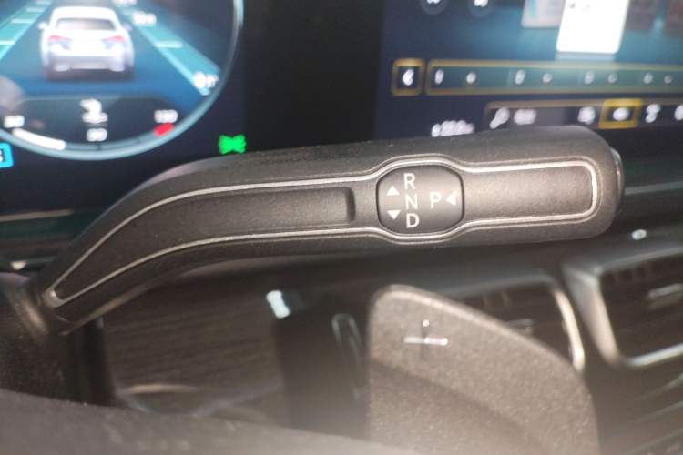 Used Mercedes-Benz GLE 2023 GLE 350 4MATIC Stylish Model Gear Lever