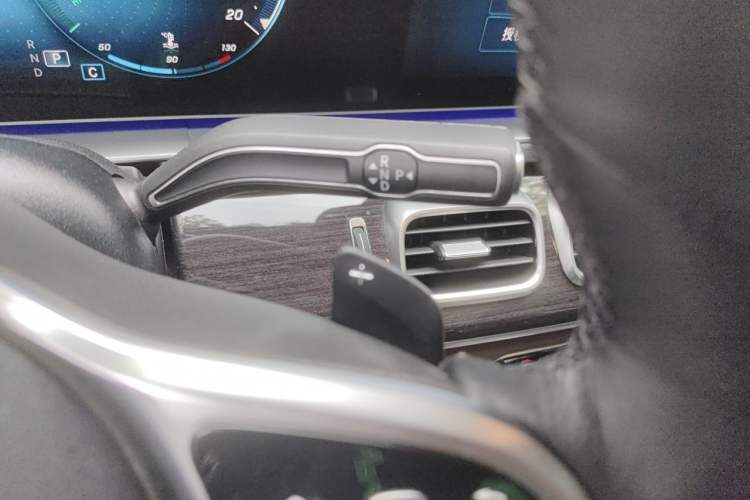 Used Mercedes-Benz GLE 2023 GLE 350 4MATIC Stylish Model Gear Lever