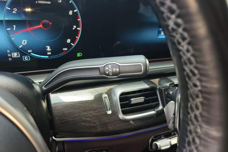 Used Mercedes-Benz GLE 2023 GLE 350 4MATIC Stylish Model Gear Lever