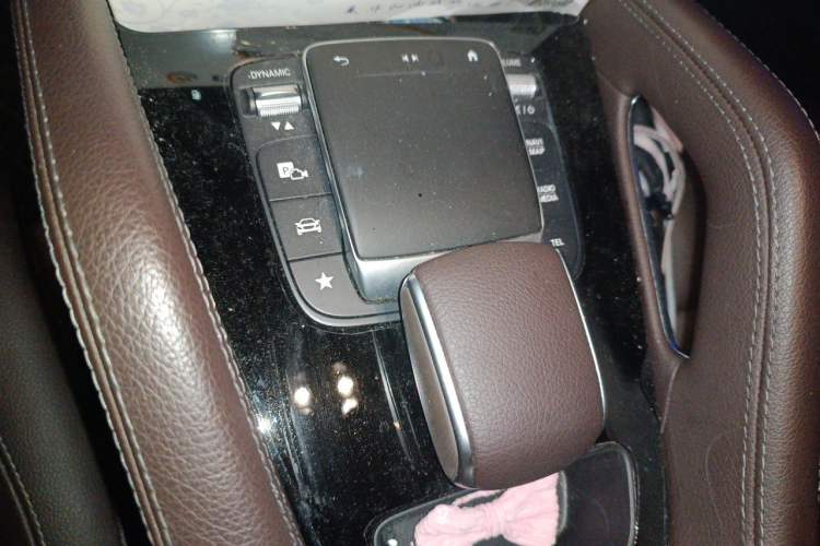 Used Mercedes-Benz GLE 2023 GLE 350 4MATIC Stylish Model Gear Lever