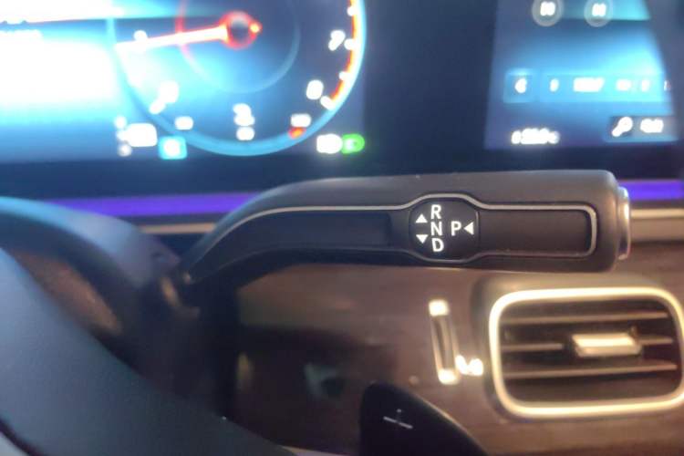 Used Mercedes-Benz GLE 2023 GLE 350 4MATIC Stylish Model Gear Lever