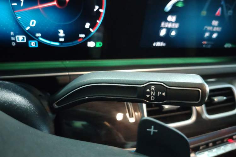 Used Mercedes-Benz GLE 2023 GLE 350 4MATIC Stylish Model Gear Lever