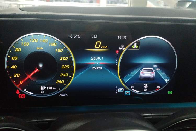Used Mercedes-Benz GLE 2023 GLE 350 4MATIC Stylish Model Instrument Cluster