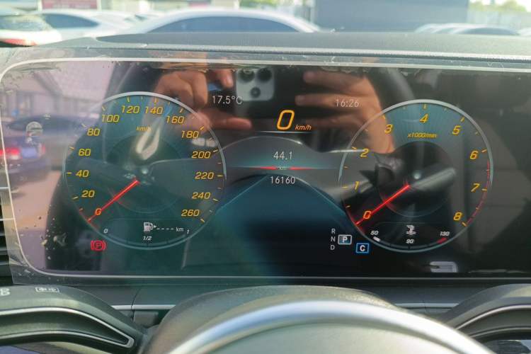 Used Mercedes-Benz GLE 2023 GLE 350 4MATIC Stylish Model Instrument Cluster