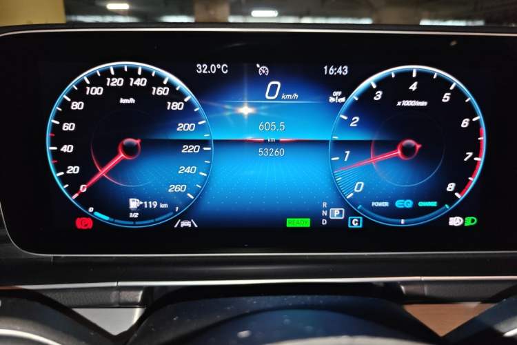 Used Mercedes-Benz GLE 2023 GLE 450 4MATIC Stylish Model Instrument Cluster
