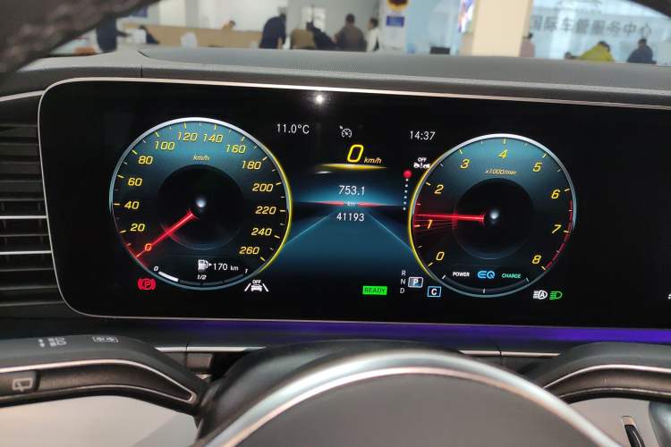 Used Mercedes-Benz GLE 2023 GLE 450 4MATIC Stylish Model Instrument Cluster
