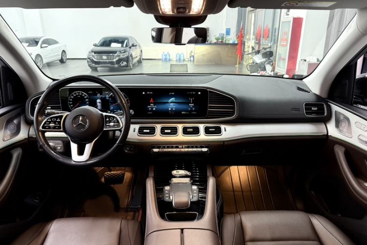 Used Mercedes-Benz GLE 2023 GLE 450 4MATIC Stylish Model Interior 1