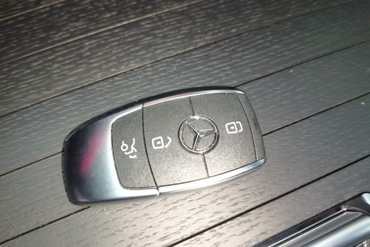 Used Mercedes-Benz GLE 2023 GLE 450 4MATIC Luxury Model Interior 1