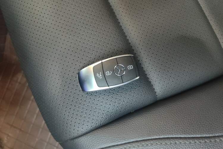 Used Mercedes-Benz GLE 2023 GLE 450 4MATIC AMG Line Interior 1