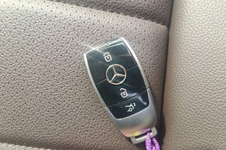 Used Mercedes-Benz GLE 2023 GLE 350 4MATIC Stylish Model Interior 1
