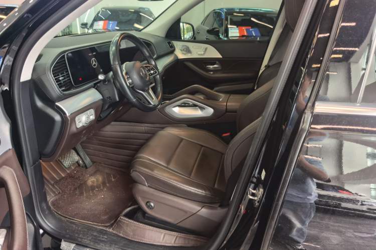 Used Mercedes-Benz GLE 2023 GLE 450 4MATIC AMG Line Interior 1
