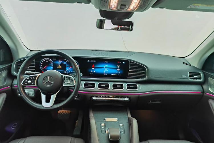 Used Mercedes-Benz GLE 2023 GLE 450 4MATIC Luxury Model Interior 2