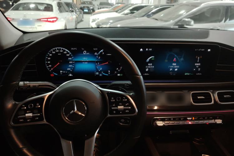 Used Mercedes-Benz GLE 2023 GLE 350 4MATIC Stylish Model Interior 2