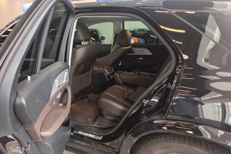 Used Mercedes-Benz GLE 2023 GLE 450 4MATIC AMG Line Interior 2