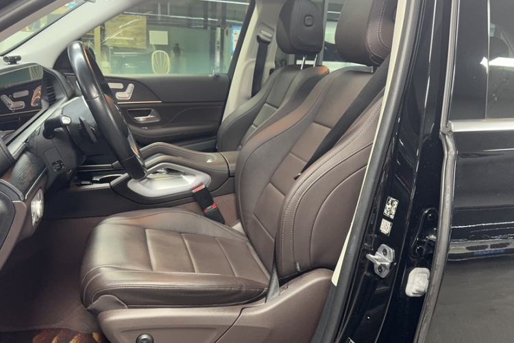 Used Mercedes-Benz GLE 2023 GLE 450 4MATIC Luxury Model Interior 2