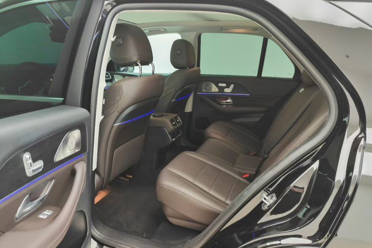 Used Mercedes-Benz GLE 2023 GLE 450 4MATIC Luxury Model Interior 3