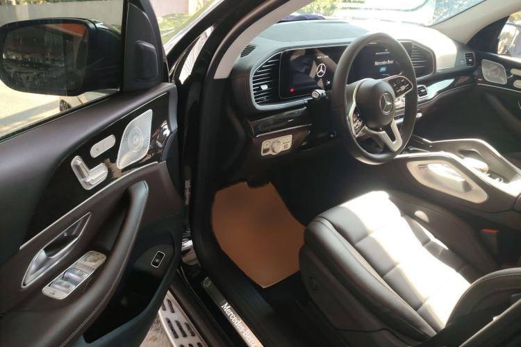 Used Mercedes-Benz GLE 2023 GLE 350 4MATIC Stylish Model Interior 3