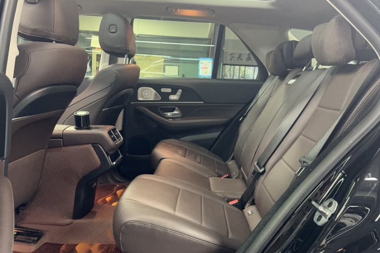 Used Mercedes-Benz GLE 2023 GLE 450 4MATIC Luxury Model Interior 3
