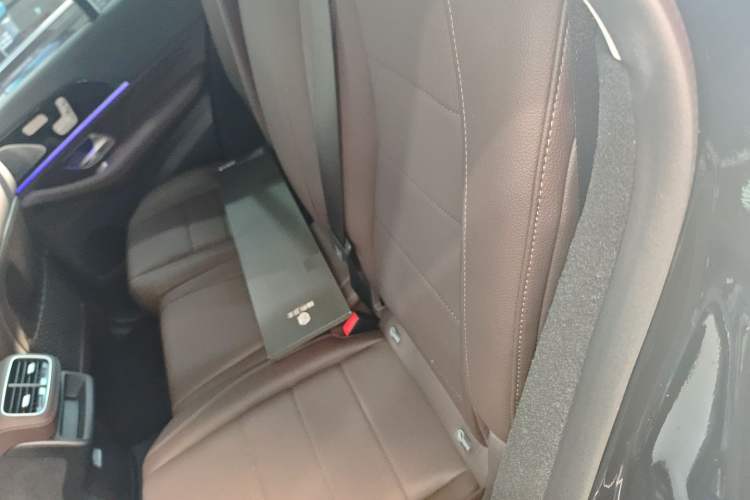 Used Mercedes-Benz GLE 2023 GLE 350 4MATIC Stylish Model Interior 4