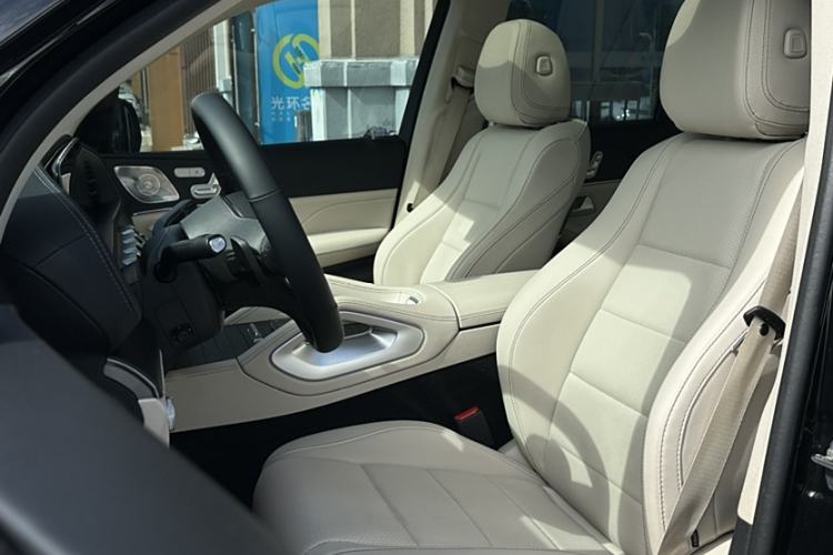 Used Mercedes-Benz GLE 2023 GLE 450 4MATIC Luxury Model Interior 4