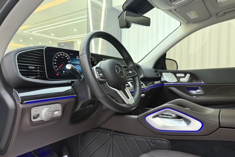 Used Mercedes-Benz GLE 2023 GLE 350 4MATIC Stylish Model Interior 4