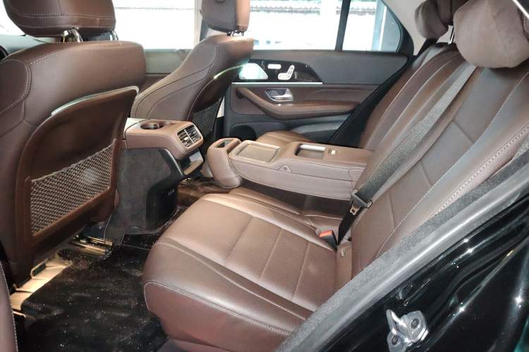Used Mercedes-Benz GLE 2023 GLE 350 4MATIC Stylish Model Interior 4